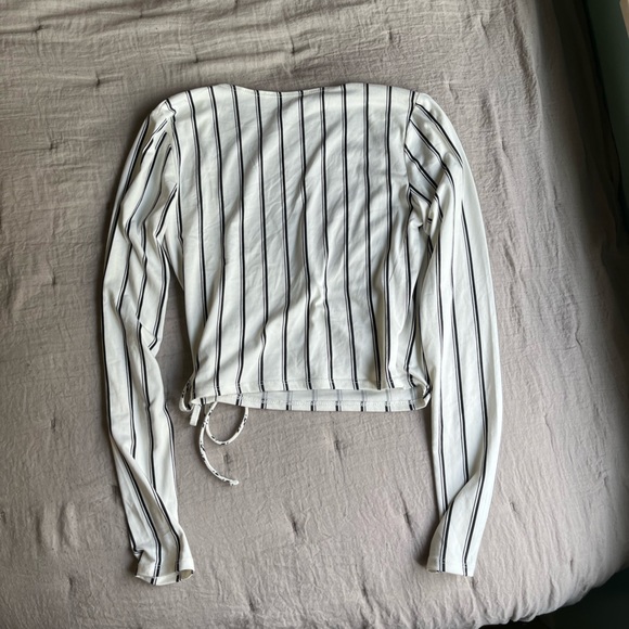 Forever 21 faux wrap crop top - Picture 3 of 3